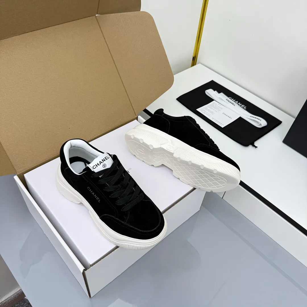 👟👟Ex-factory price 620👟👟 Chanel bread shoes ~ original calfskin panda shoes Chanel 25C latest hot style panda black and white sports shoes casual sneakers Xiaoxiang hot item classic black and white panda color coco girls must pay Fabric: original custom mixed sheepskin lining: original imported breathable mesh lining outsole: Original molded rubber + TPU combination Size: Women's 35-41